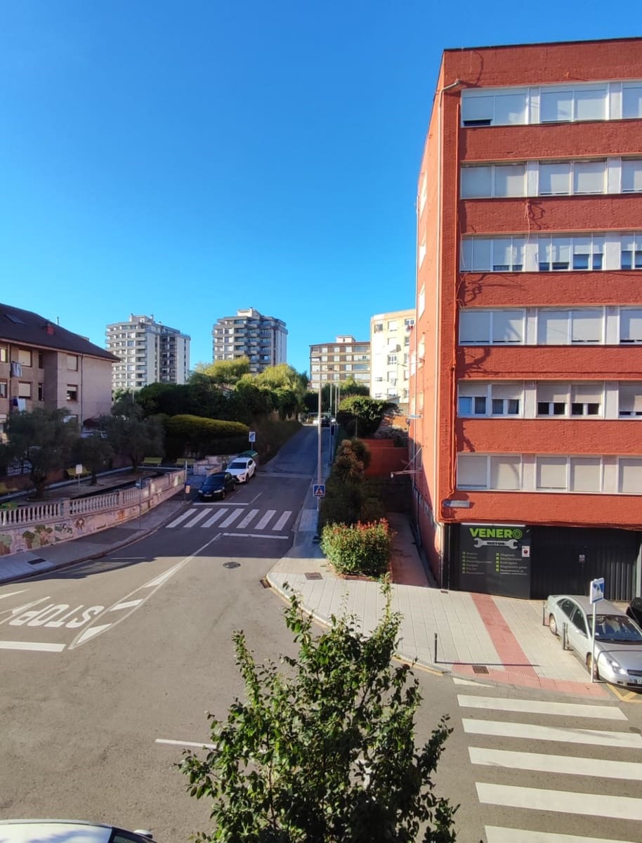 2 quarto Apartamento para arrendar em Santander - 800 € (Ref: 10094277)
