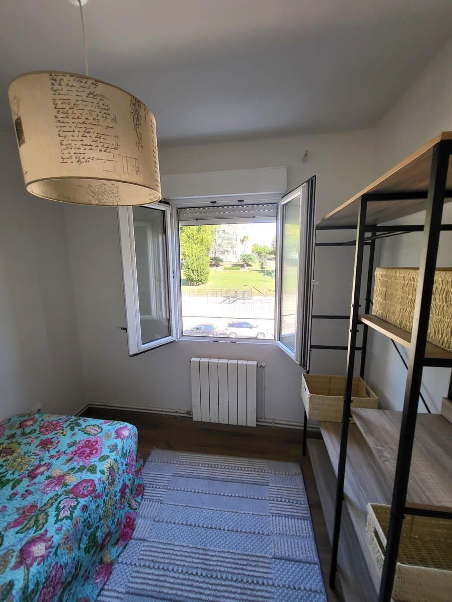 3 quarto Apartamento para arrendar em Santander - 800 € (Ref: 10094278)