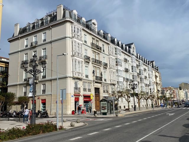 4 soveværelse Lejlighed til leje i Santander - € 2.400 (Ref: 10097657)