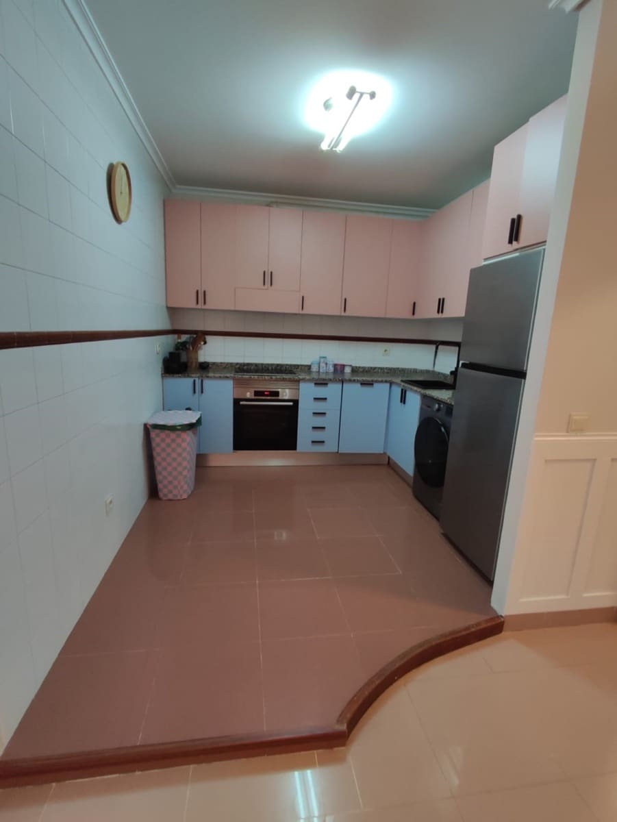 2 sypialnia Mieszkanie do wynajęcia w Santander - 900 € (Ref: 10099764)