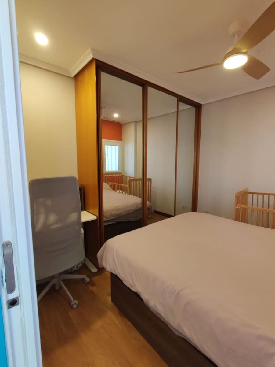 2 sypialnia Mieszkanie do wynajęcia w Santander - 900 € (Ref: 10099764)