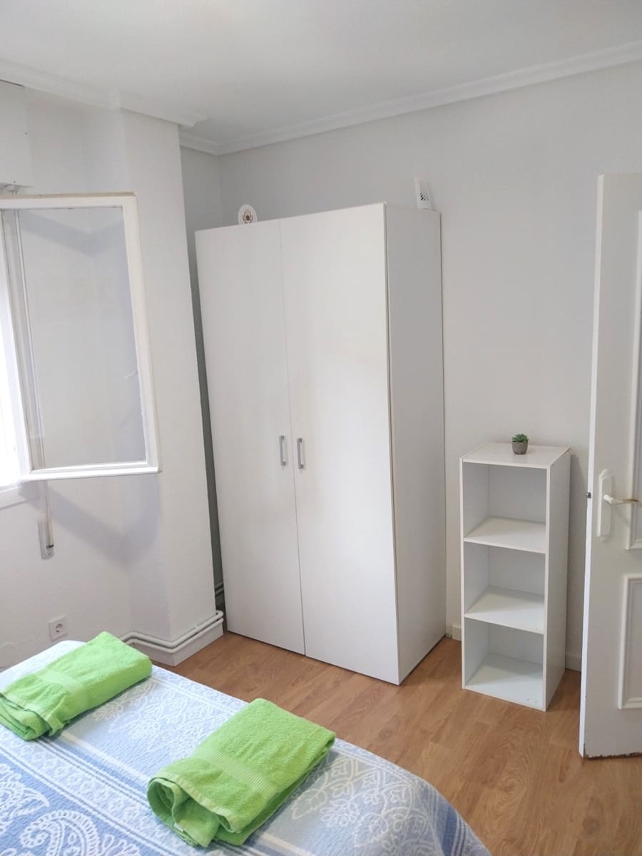 3 slaapkamer Flat te huur in Santander - € 930 (Ref: 10109025)