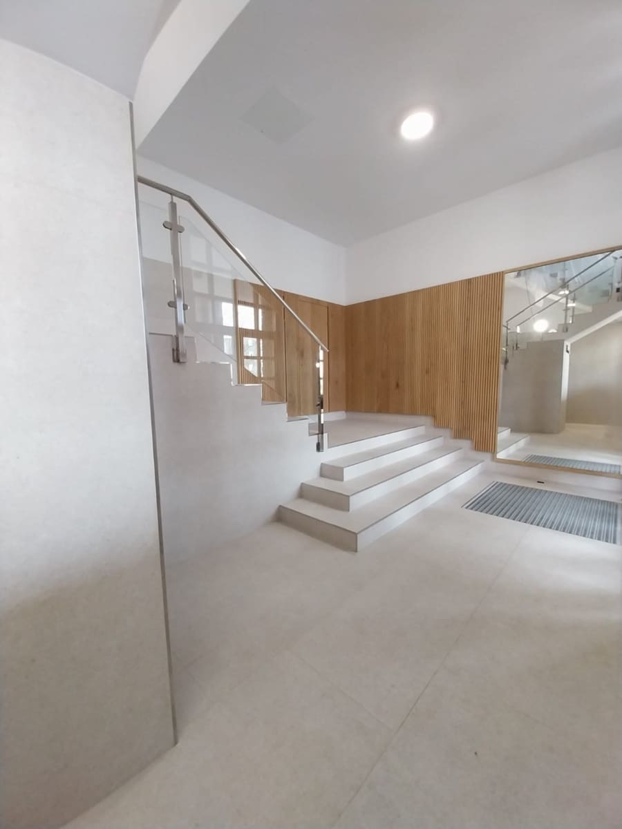 3 slaapkamer Flat te huur in Santander - € 930 (Ref: 10109025)