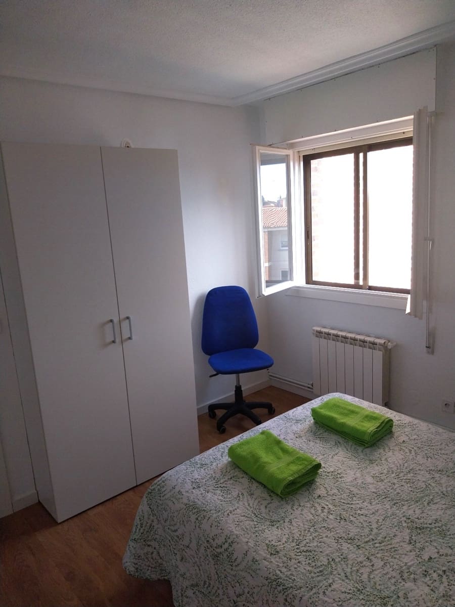3 slaapkamer Flat te huur in Santander - € 930 (Ref: 10109025)