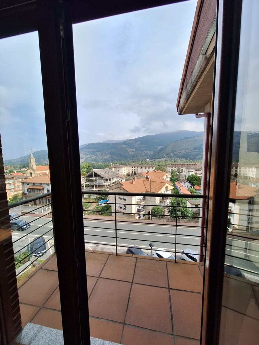 2 bedroom Flat for rent in Corvera de Toranzo with garage - € 600 (Ref: 10131315)