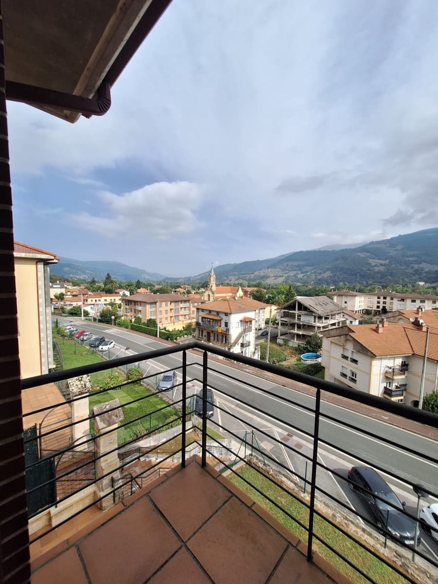 2 bedroom Flat for rent in Corvera de Toranzo with garage - € 600 (Ref: 10131315)