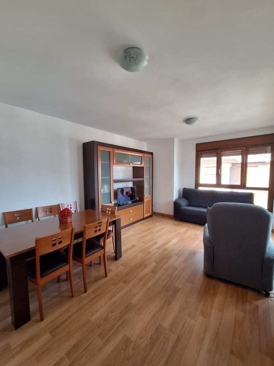2 bedroom Flat for rent in Corvera de Toranzo with garage - € 600 (Ref: 10131315)