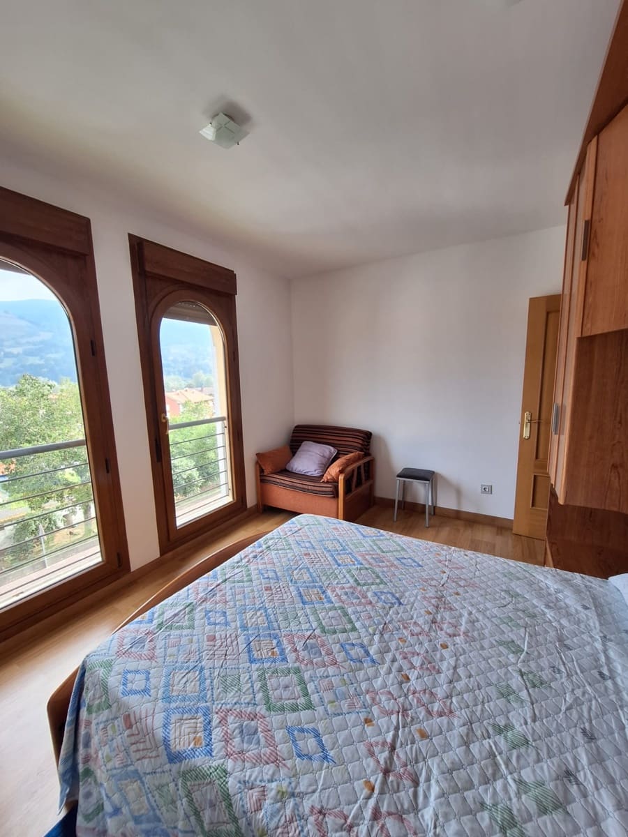 2 bedroom Flat for rent in Corvera de Toranzo with garage - € 600 (Ref: 10131315)
