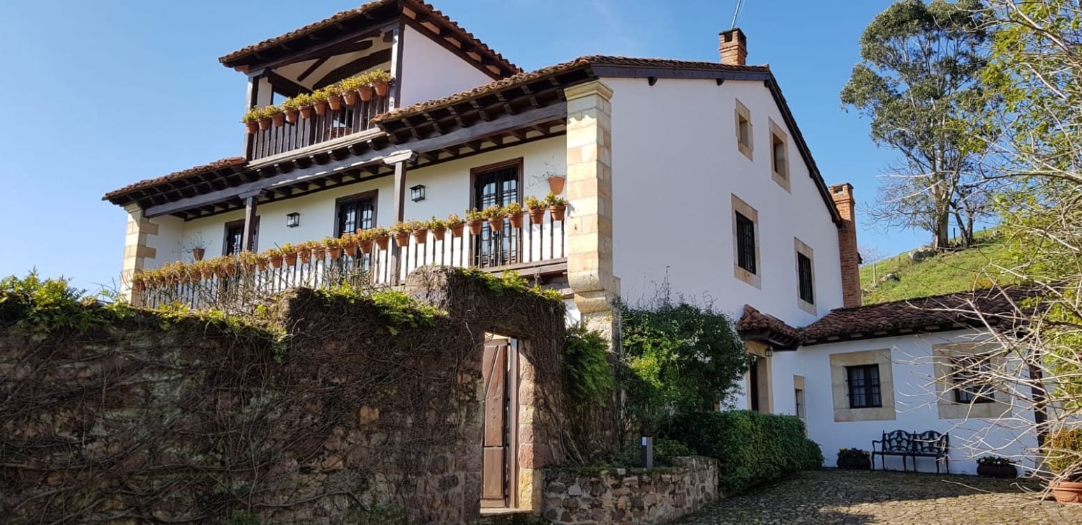 12 Zimmer Villa zu verkaufen in Navajeda mit Pool - 1.280.000 € (Ref: 10133158)