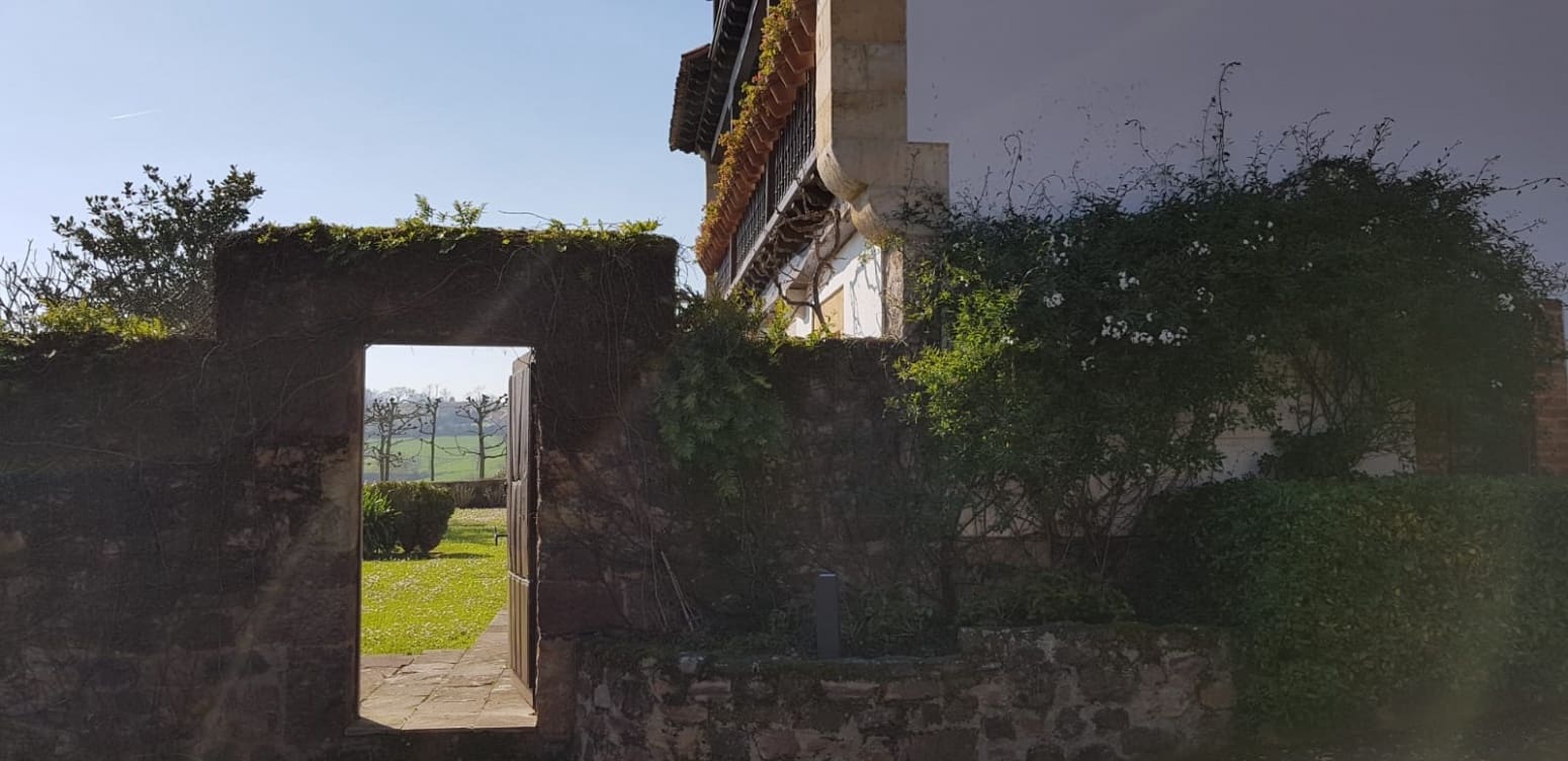 12 Zimmer Villa zu verkaufen in Navajeda mit Pool - 1.280.000 € (Ref: 10133158)
