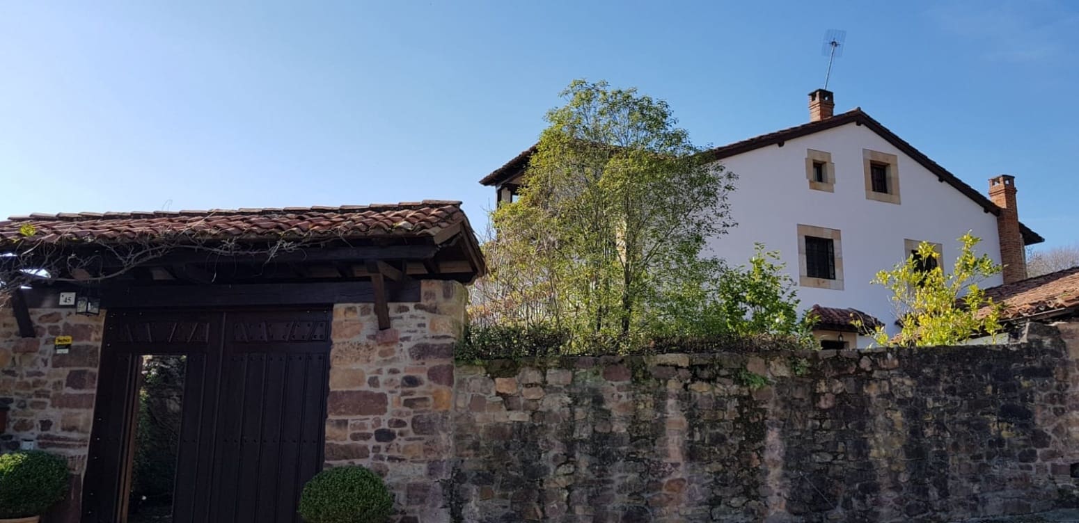 12 Zimmer Villa zu verkaufen in Navajeda mit Pool - 1.280.000 € (Ref: 10133158)