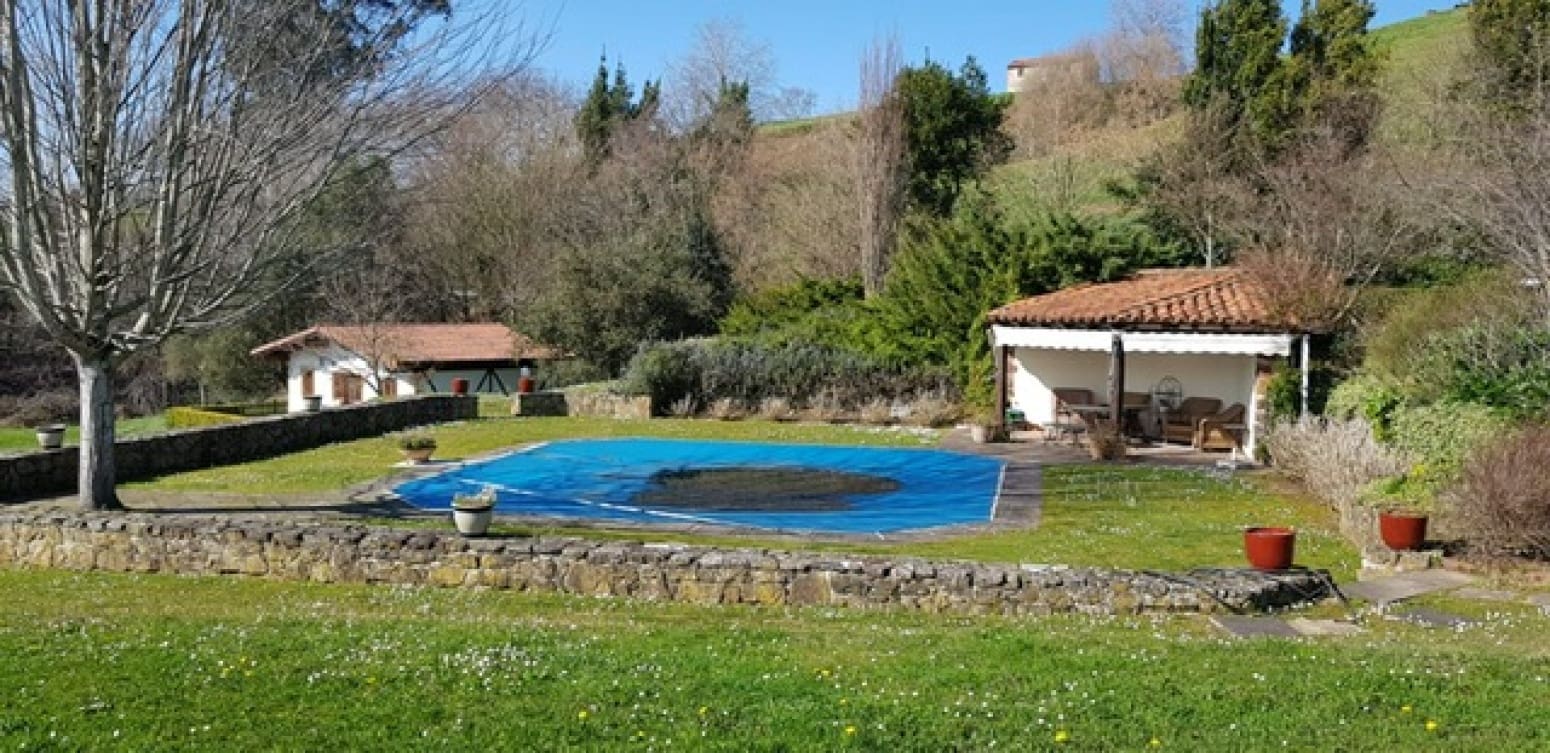 12 Zimmer Villa zu verkaufen in Navajeda mit Pool - 1.280.000 € (Ref: 10133158)