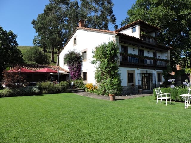 12 Zimmer Villa zu verkaufen in Navajeda, Entrambasaguas mit Pool - 1.280.000 € (Ref: 10133158)