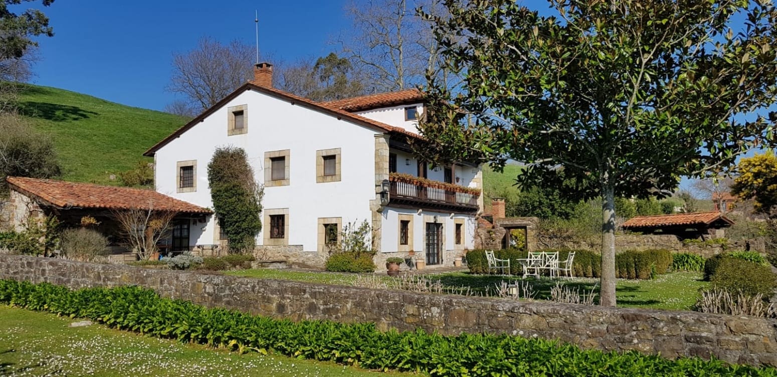 12 Zimmer Villa zu verkaufen in Navajeda mit Pool - 1.280.000 € (Ref: 10133158)