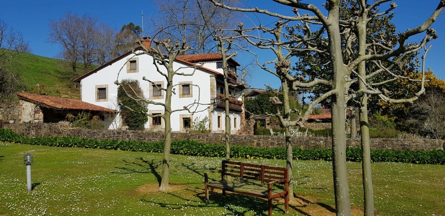 12 Zimmer Villa zu verkaufen in Navajeda mit Pool - 1.280.000 € (Ref: 10133158)
