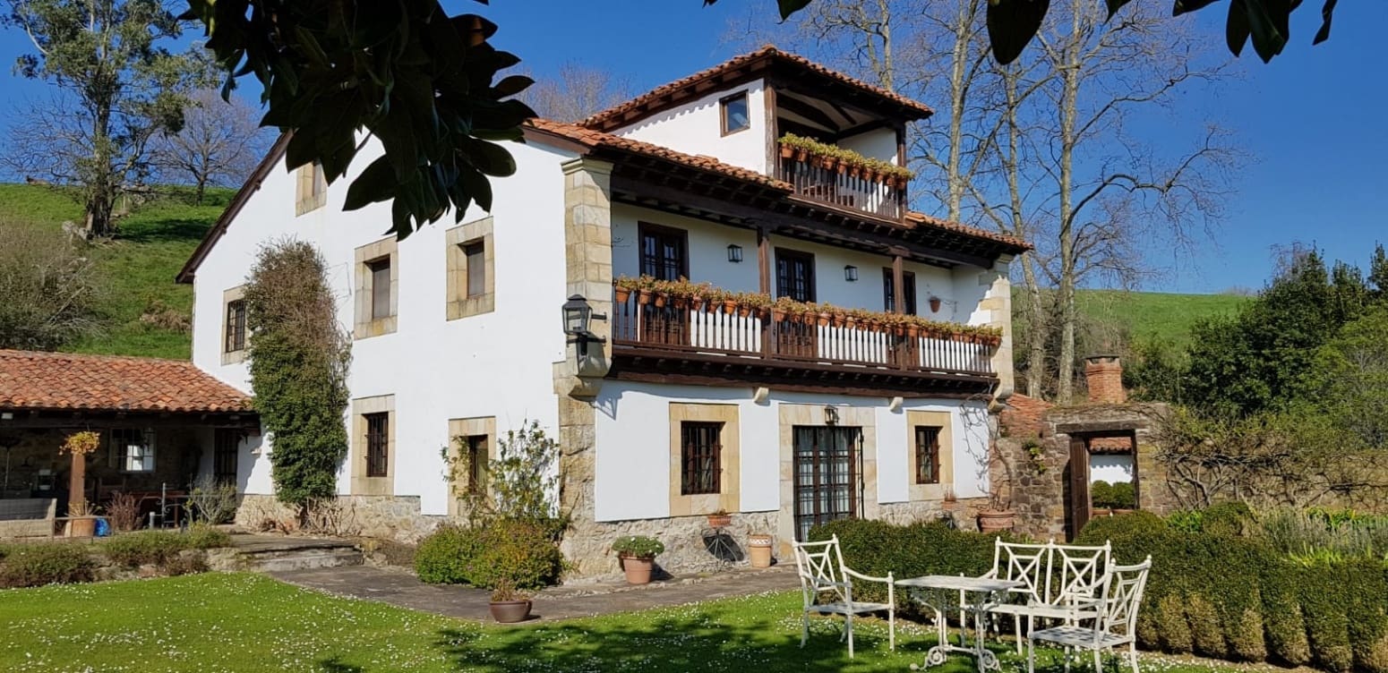 12 Zimmer Villa zu verkaufen in Navajeda mit Pool - 1.280.000 € (Ref: 10133158)
