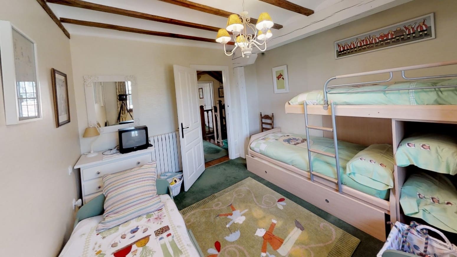 12 Zimmer Villa zu verkaufen in Navajeda mit Pool - 1.280.000 € (Ref: 10133158)