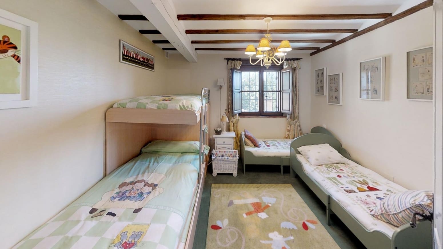 12 Zimmer Villa zu verkaufen in Navajeda mit Pool - 1.280.000 € (Ref: 10133158)