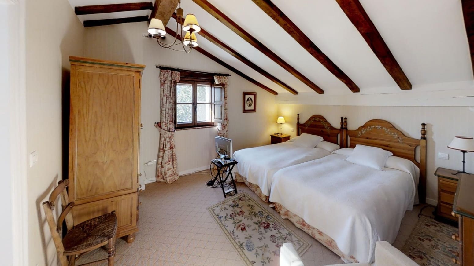 12 Zimmer Villa zu verkaufen in Navajeda mit Pool - 1.280.000 € (Ref: 10133158)