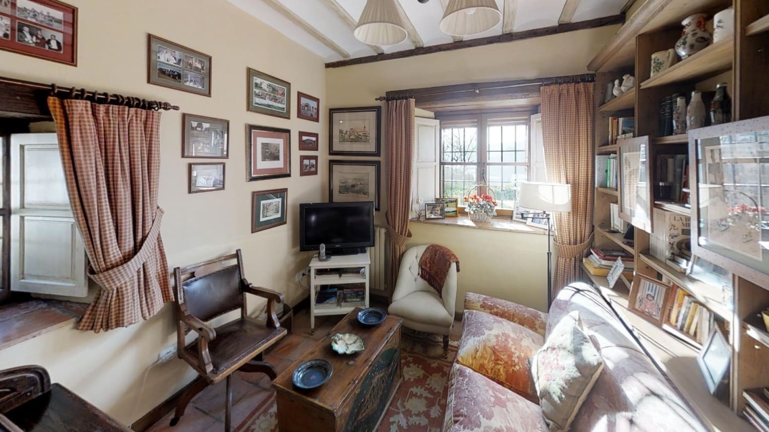 12 Zimmer Villa zu verkaufen in Navajeda mit Pool - 1.280.000 € (Ref: 10133158)