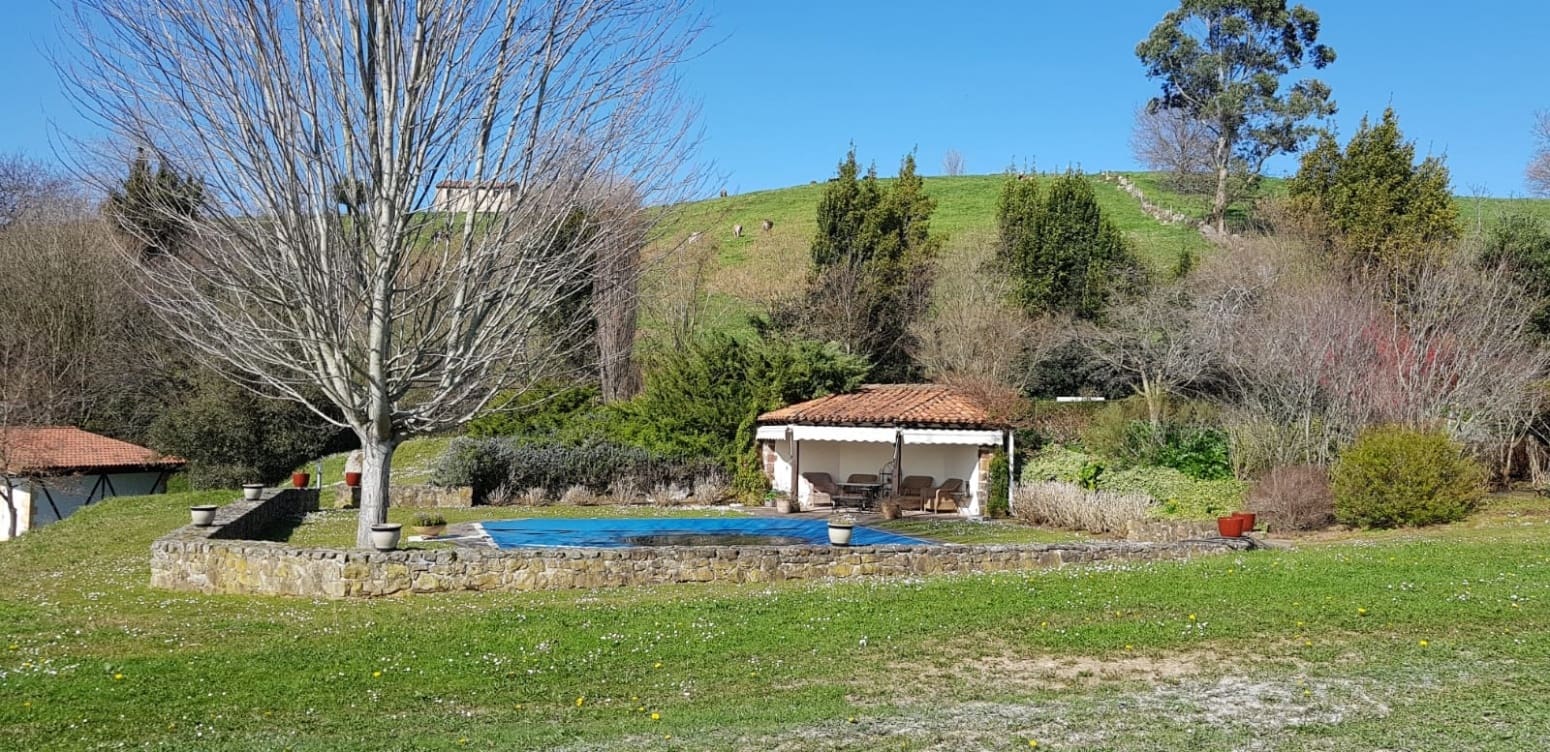 12 Zimmer Villa zu verkaufen in Navajeda mit Pool - 1.280.000 € (Ref: 10133158)