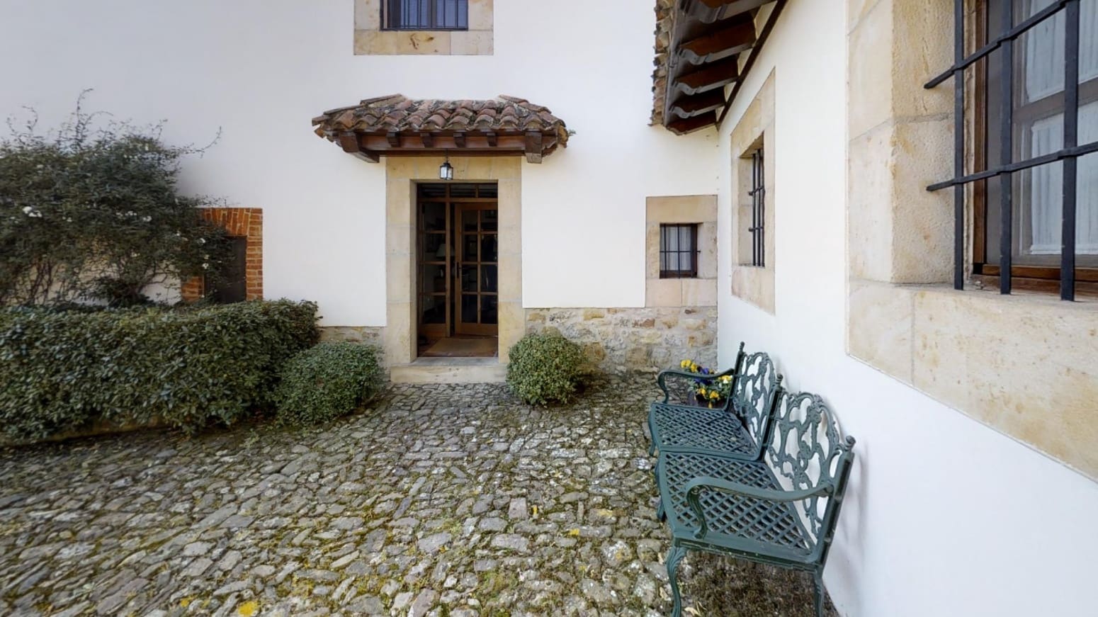 12 Zimmer Villa zu verkaufen in Navajeda mit Pool - 1.280.000 € (Ref: 10133158)