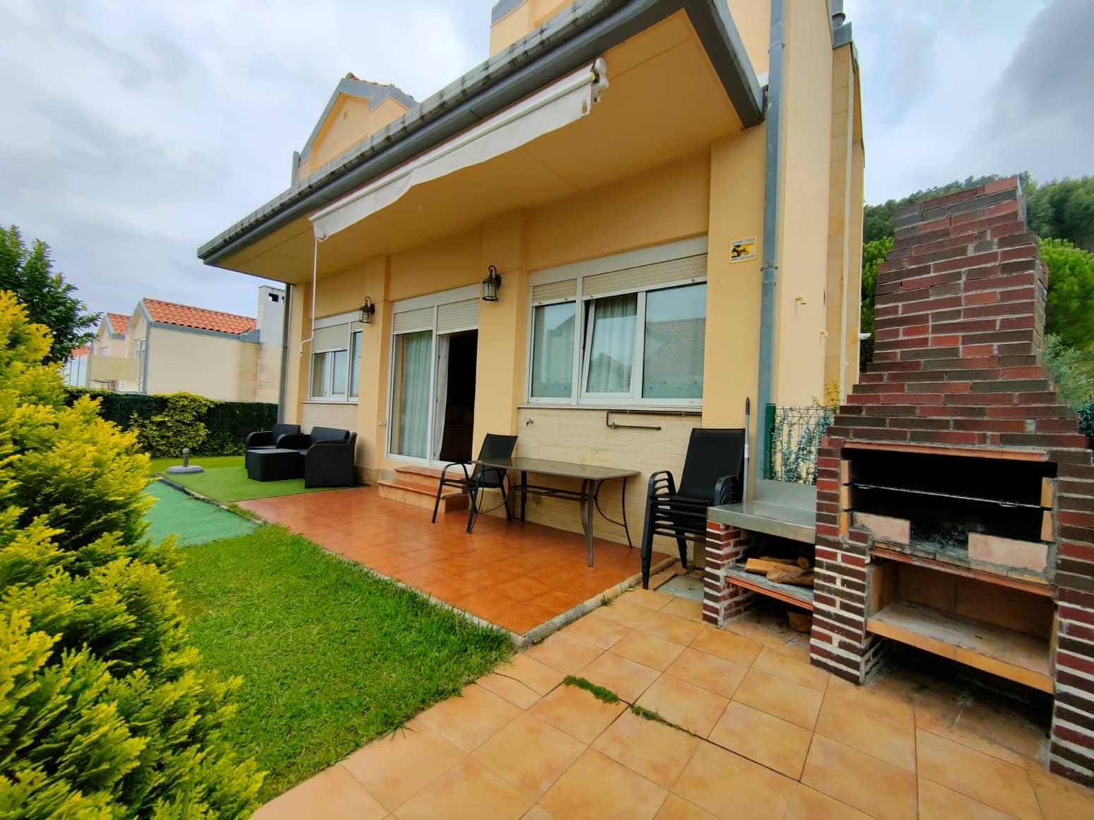 3 bedroom Villa for rent in Pielagos - € 1,600 (Ref: 10135775)