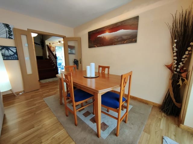 3 bedroom Villa for rent in Piélagos - € 1,600 (Ref: 10135775)