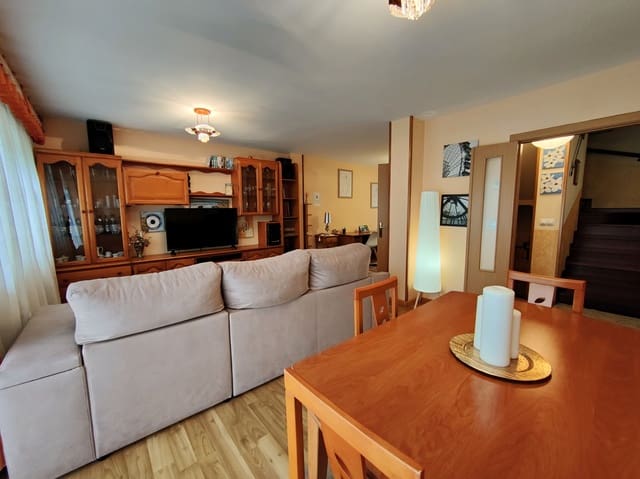 3 bedroom Villa for rent in Piélagos - € 1,600 (Ref: 10135775)