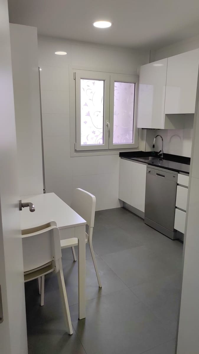 4 bedroom Flat for sale in Santander with garage - € 360,000 (Ref: 10168294)