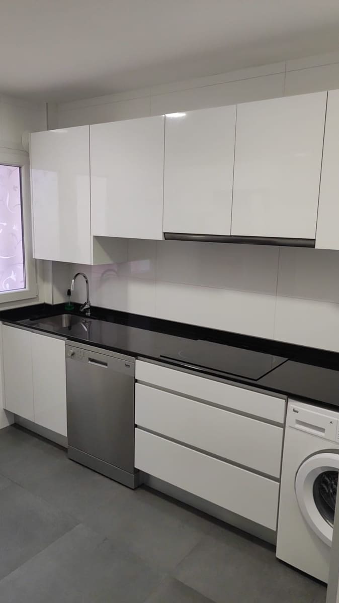 4 bedroom Flat for sale in Santander with garage - € 360,000 (Ref: 10168294)