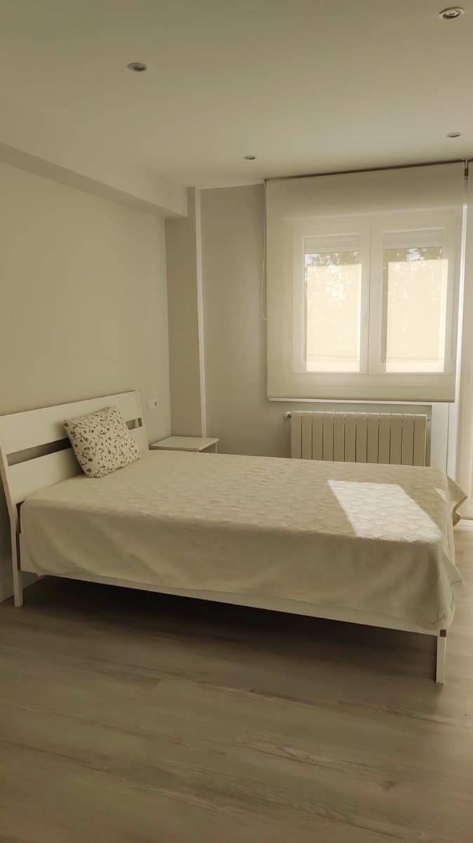 4 bedroom Flat for sale in Santander with garage - € 360,000 (Ref: 10168294)