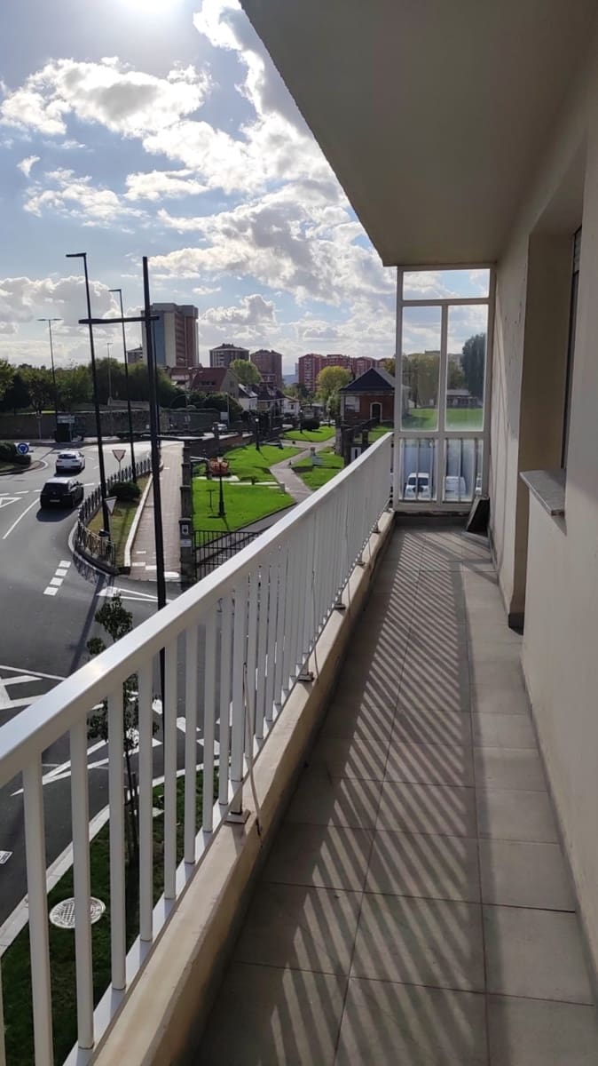 4 bedroom Flat for sale in Santander with garage - € 360,000 (Ref: 10168294)