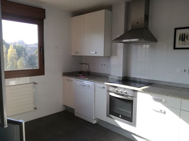 2 soverom Leilighet til leie i Santander med garasje - € 1 200 (Ref: 4901399)