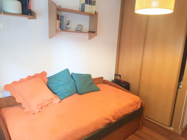 3 bedroom Flat for rent in Santander with garage - € 1,100 (Ref: 7776945)