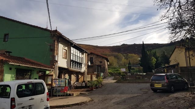 Commercial for sale in Pesquera - € 149,500 (Ref: 7995782)