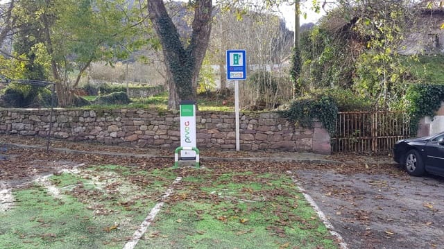 Commercial for sale in Pesquera - € 149,500 (Ref: 7995782)