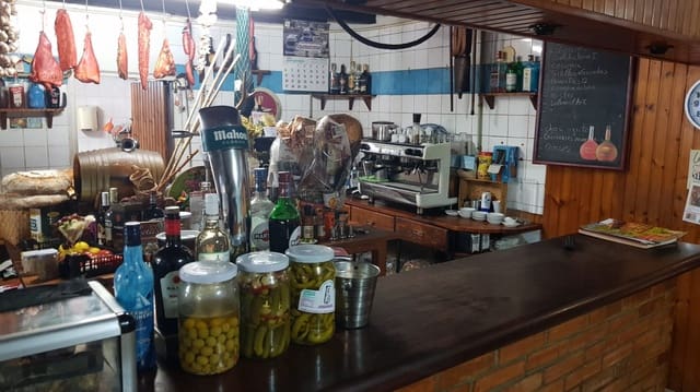 Commercial for sale in Pesquera - € 149,500 (Ref: 7995782)