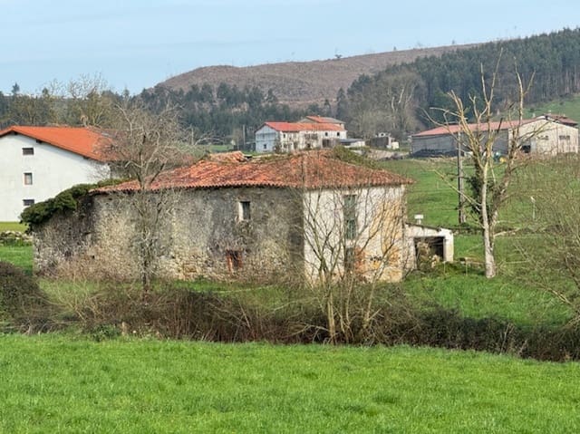 Chalet de 6 habitaciones en Bareyo, Bareyo en venta con garaje - 170.000 € (Ref: 8010333)