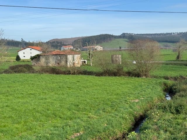 Chalet de 6 habitaciones en Bareyo, Bareyo en venta con garaje - 170.000 € (Ref: 8010333)