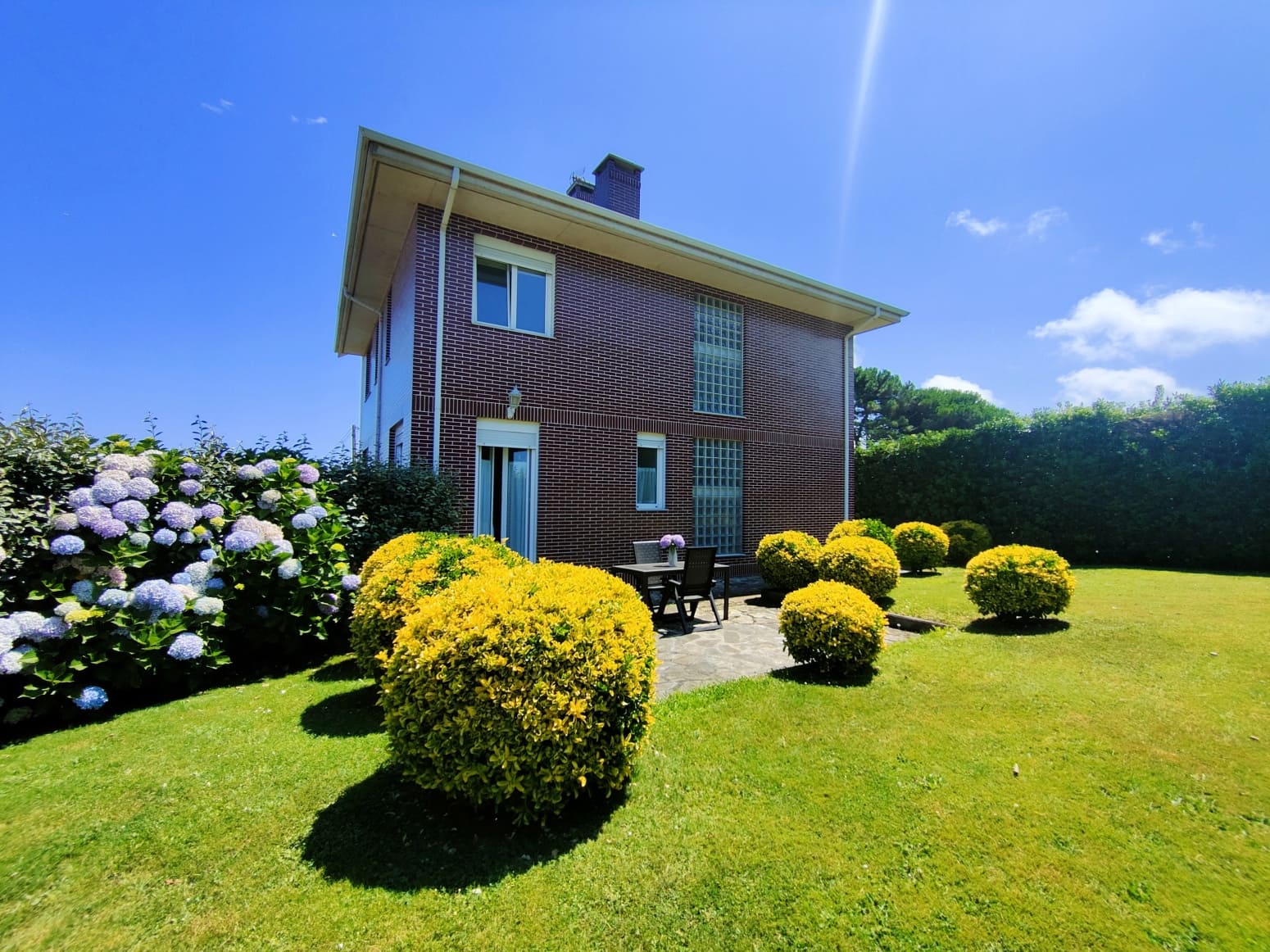 5 bedroom Villa for sale in Liencres with garage - € 950,000 (Ref: 8392316)