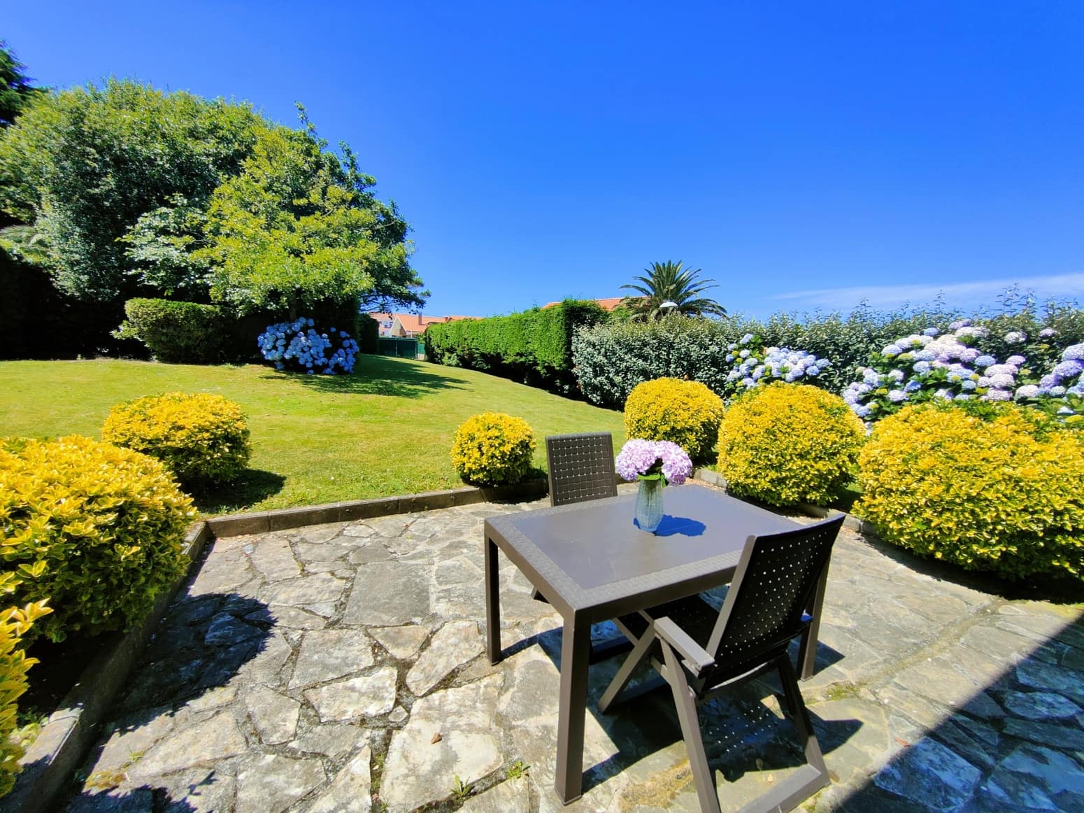 5 bedroom Villa for sale in Liencres with garage - € 950,000 (Ref: 8392316)