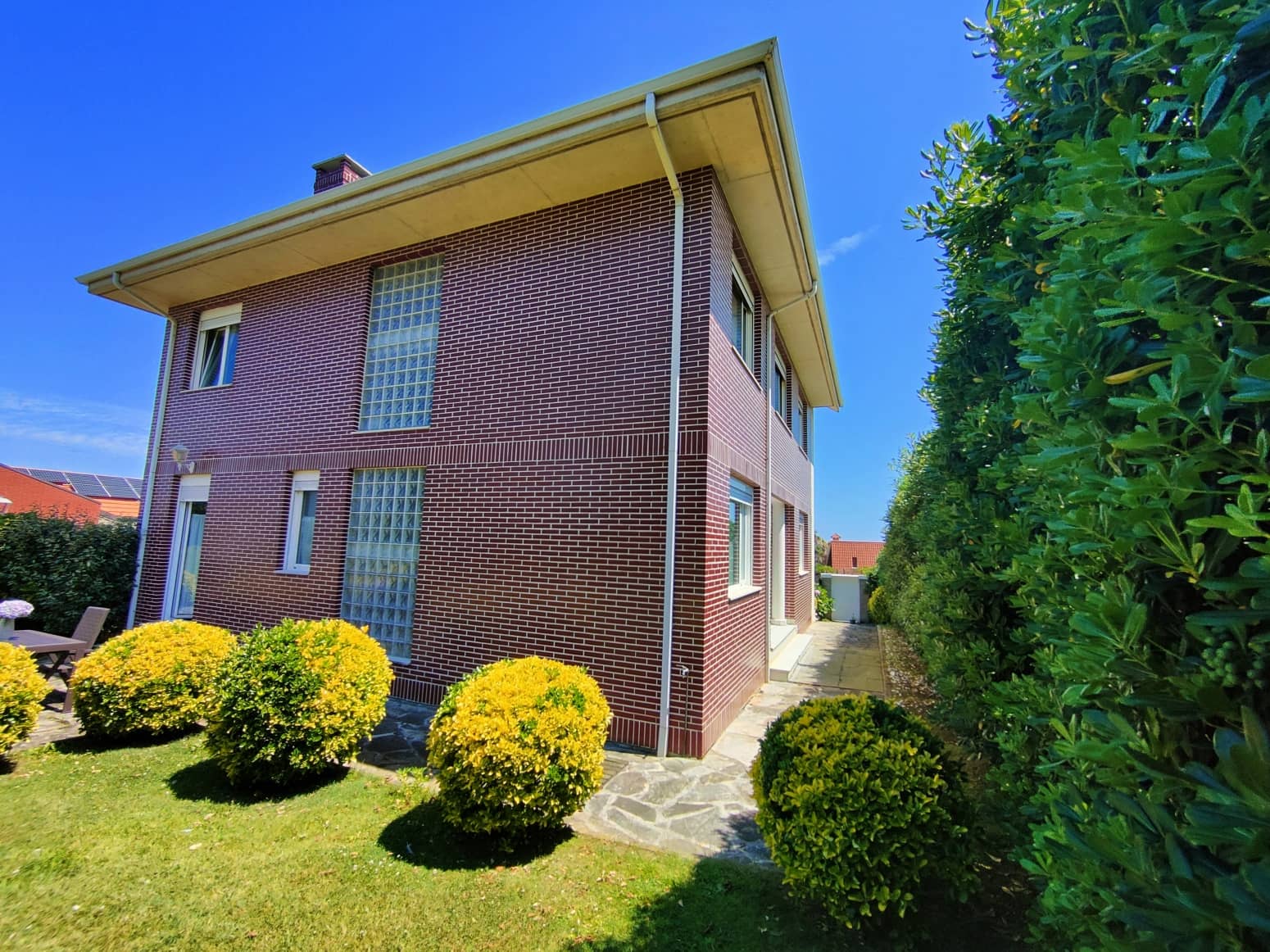 5 bedroom Villa for sale in Liencres with garage - € 950,000 (Ref: 8392316)