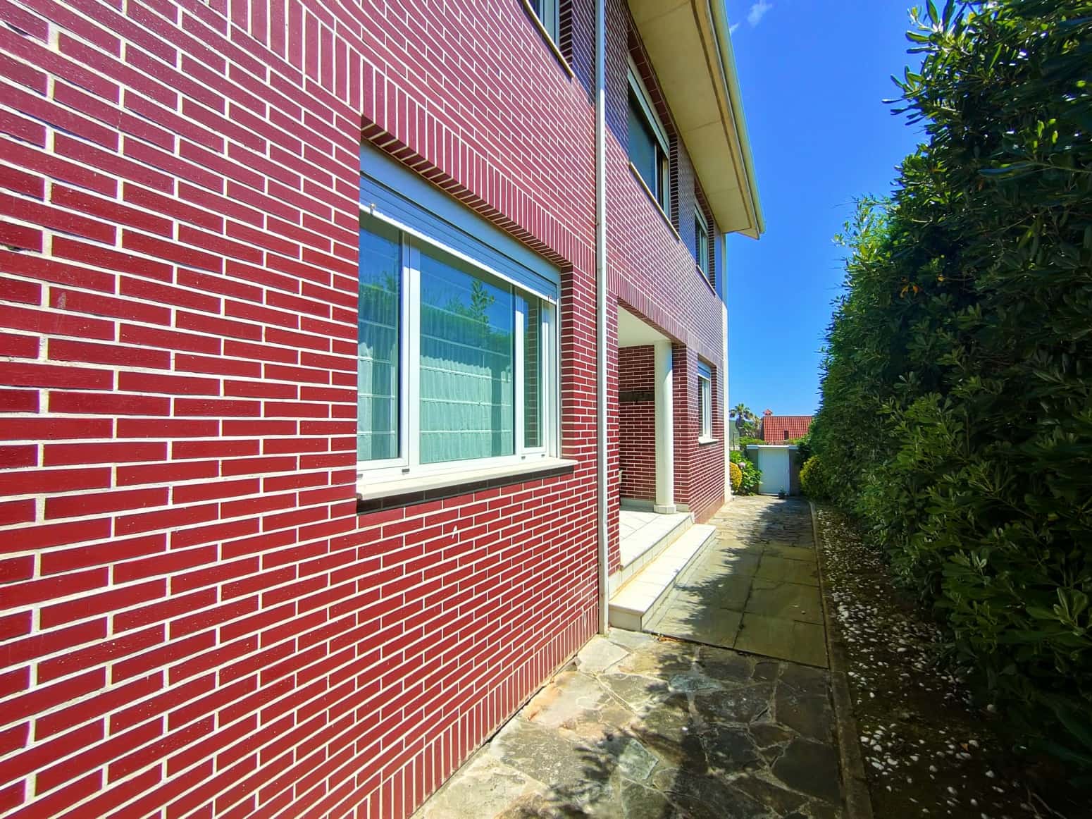 5 bedroom Villa for sale in Liencres with garage - € 950,000 (Ref: 8392316)