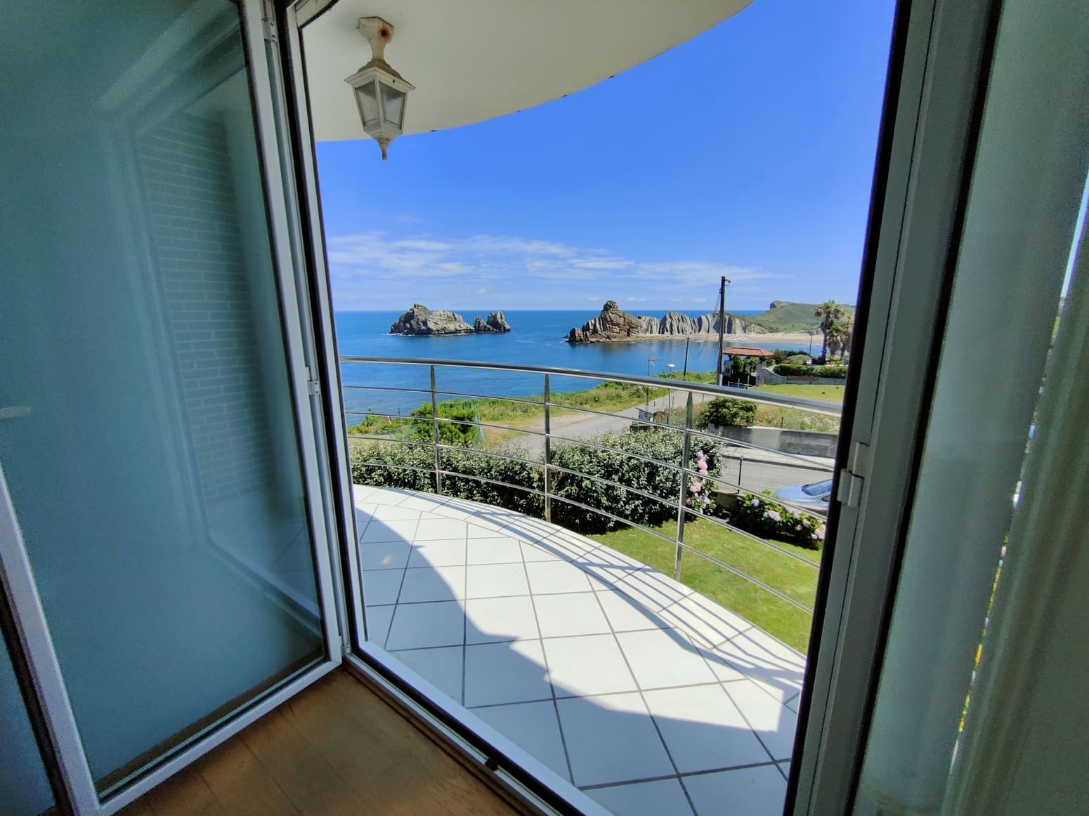 5 bedroom Villa for sale in Liencres with garage - € 950,000 (Ref: 8392316)