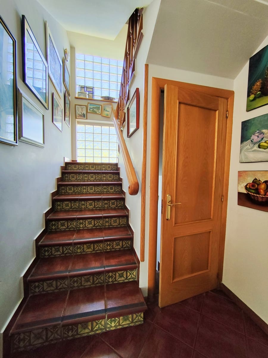 5 bedroom Villa for sale in Liencres with garage - € 950,000 (Ref: 8392316)