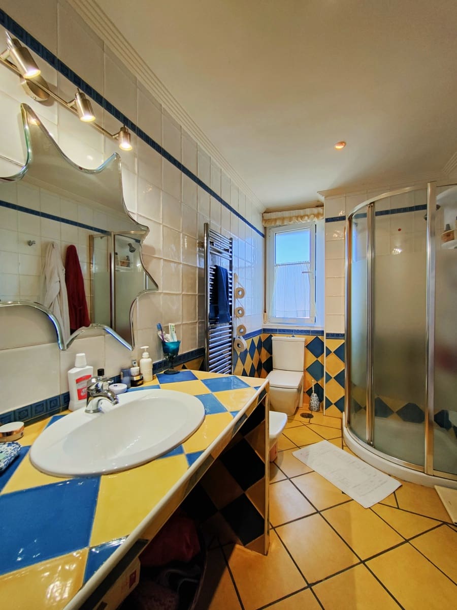 5 bedroom Villa for sale in Liencres with garage - € 950,000 (Ref: 8392316)