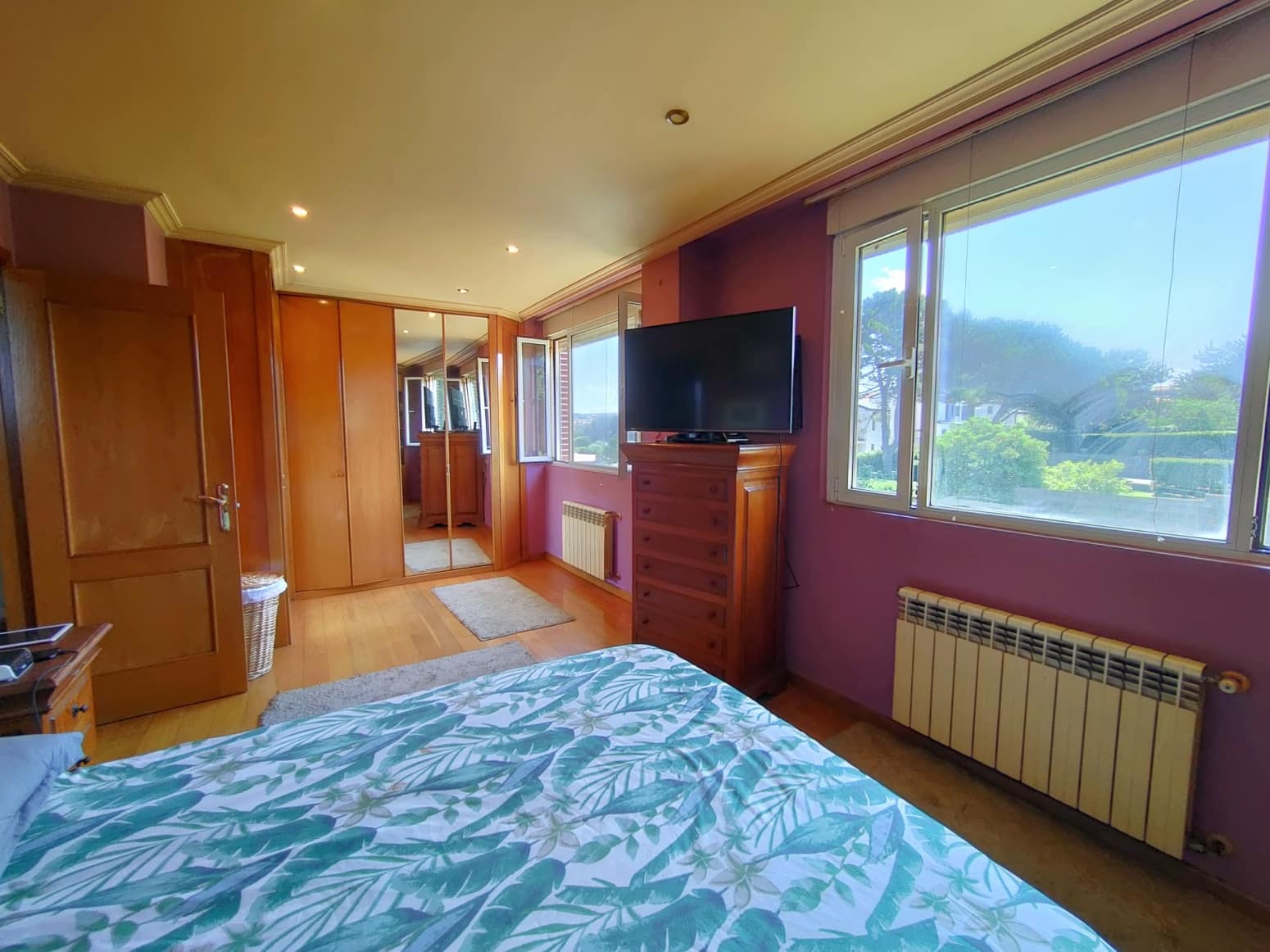 5 bedroom Villa for sale in Liencres with garage - € 950,000 (Ref: 8392316)