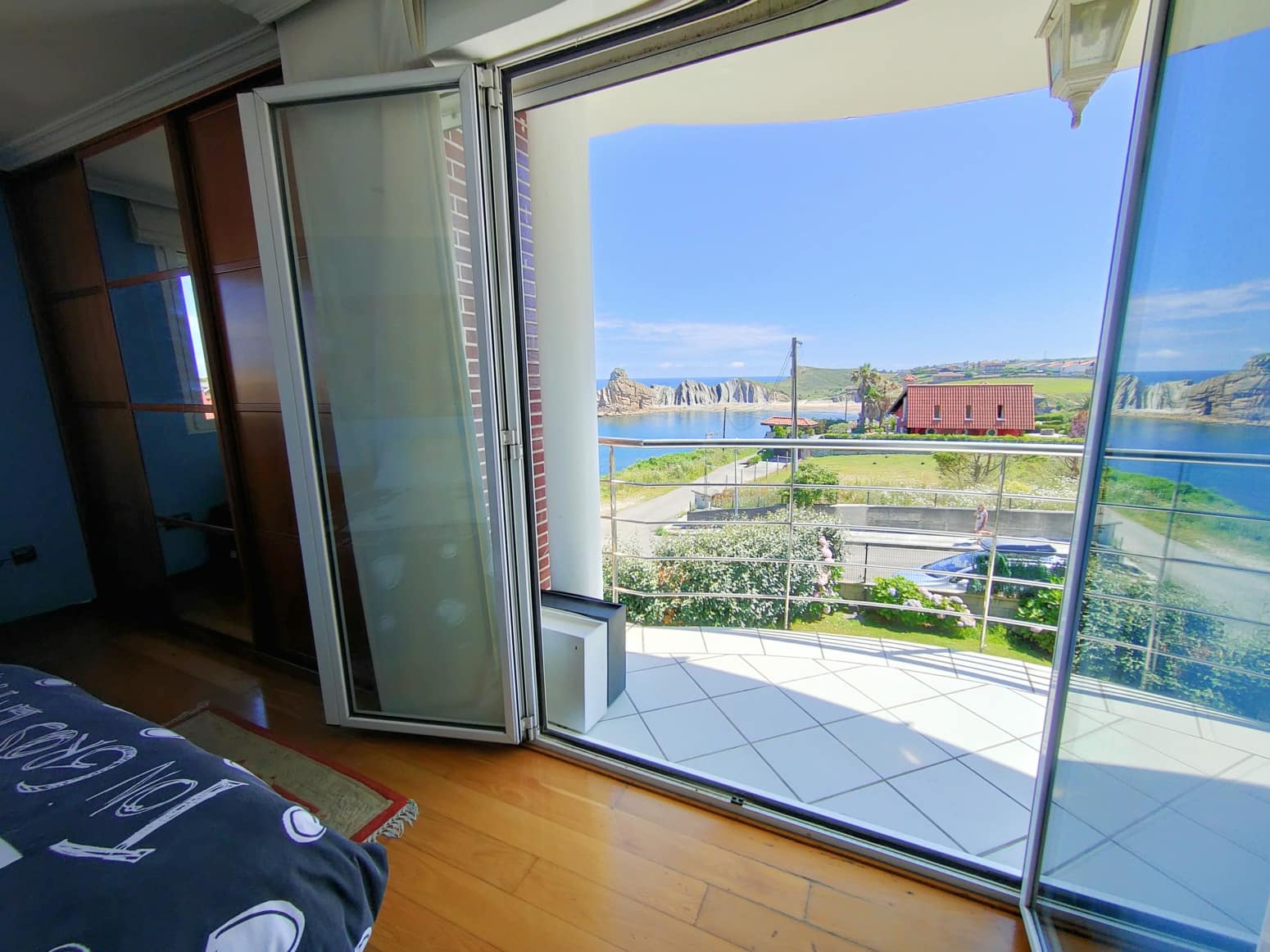 5 bedroom Villa for sale in Liencres with garage - € 950,000 (Ref: 8392316)