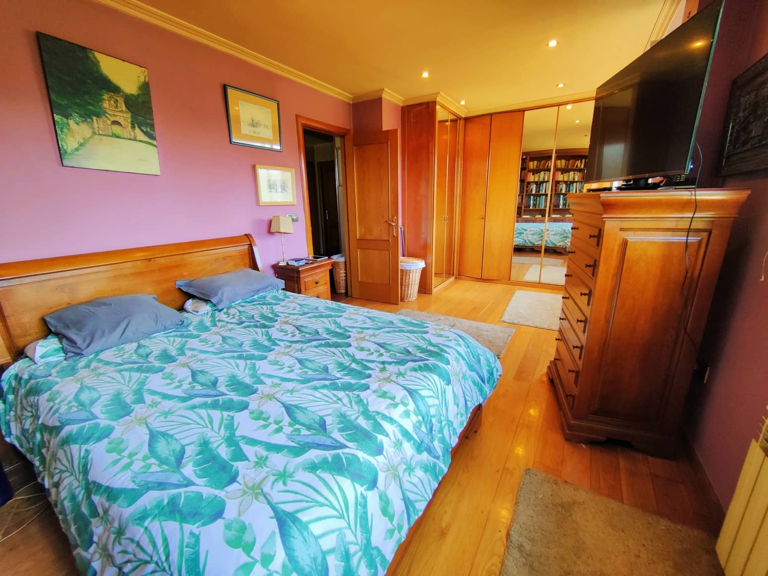 5 bedroom Villa for sale in Liencres with garage - € 950,000 (Ref: 8392316)